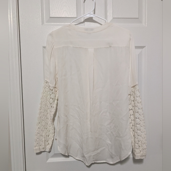J. Crew, Women's Size 4, 100% Silk Button Down Blouse W/ 100% Cotton Lace Detail - Picture 5 of 7